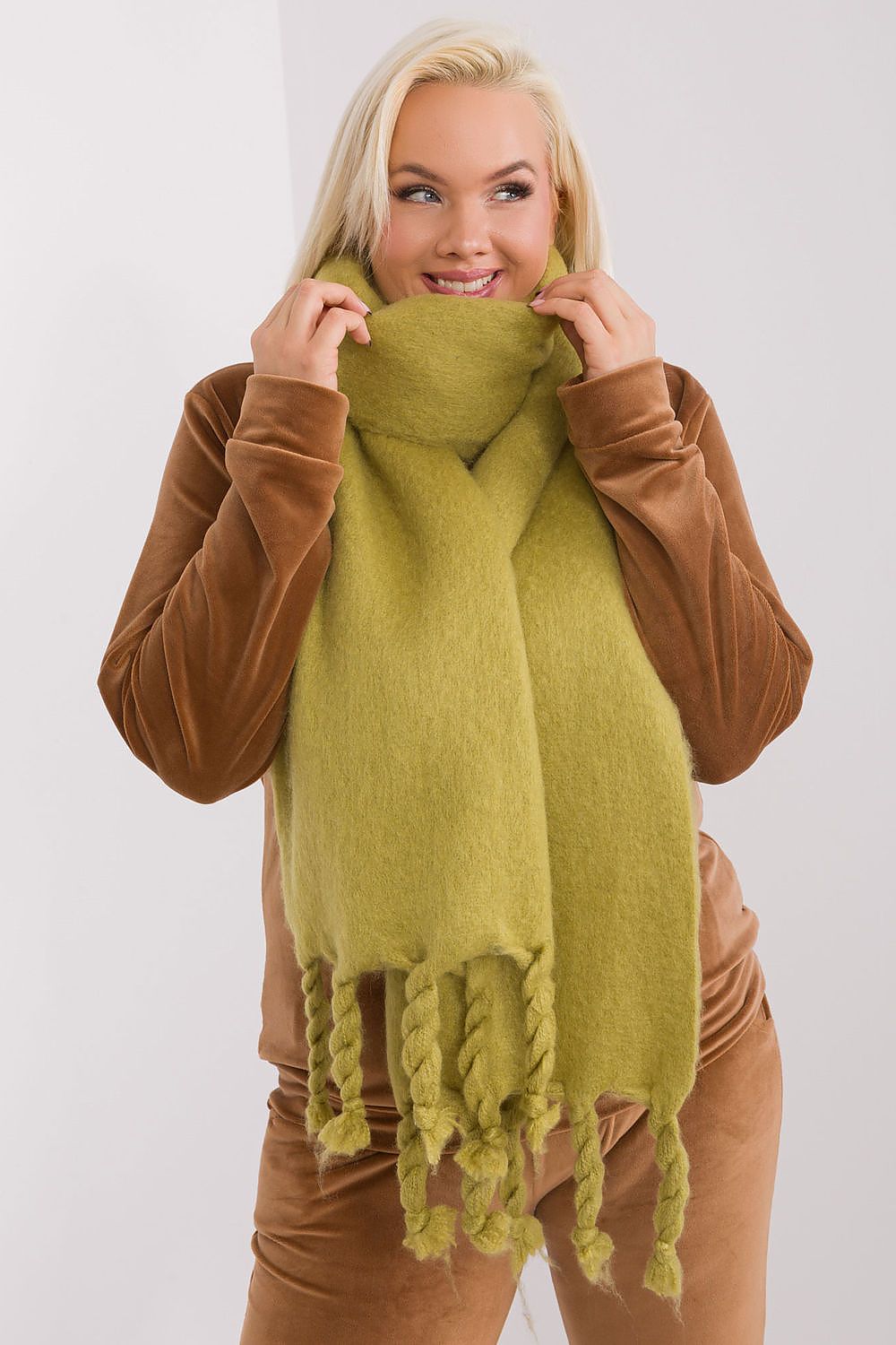  Šála  model 190570 AT 