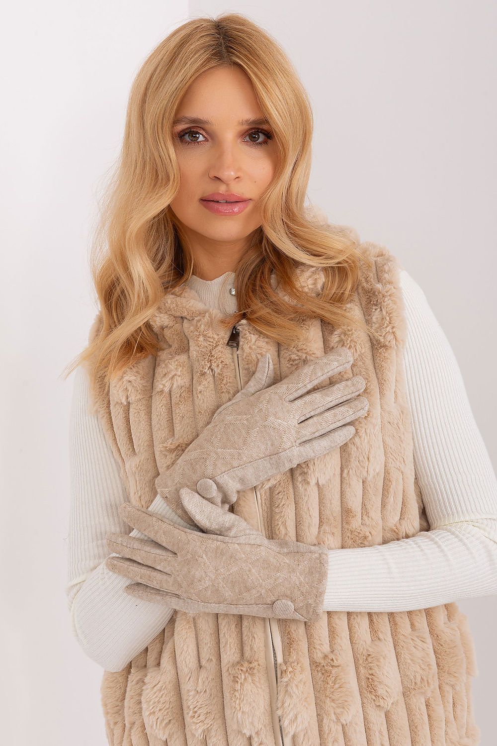  Rukavice  model 190837 AT 