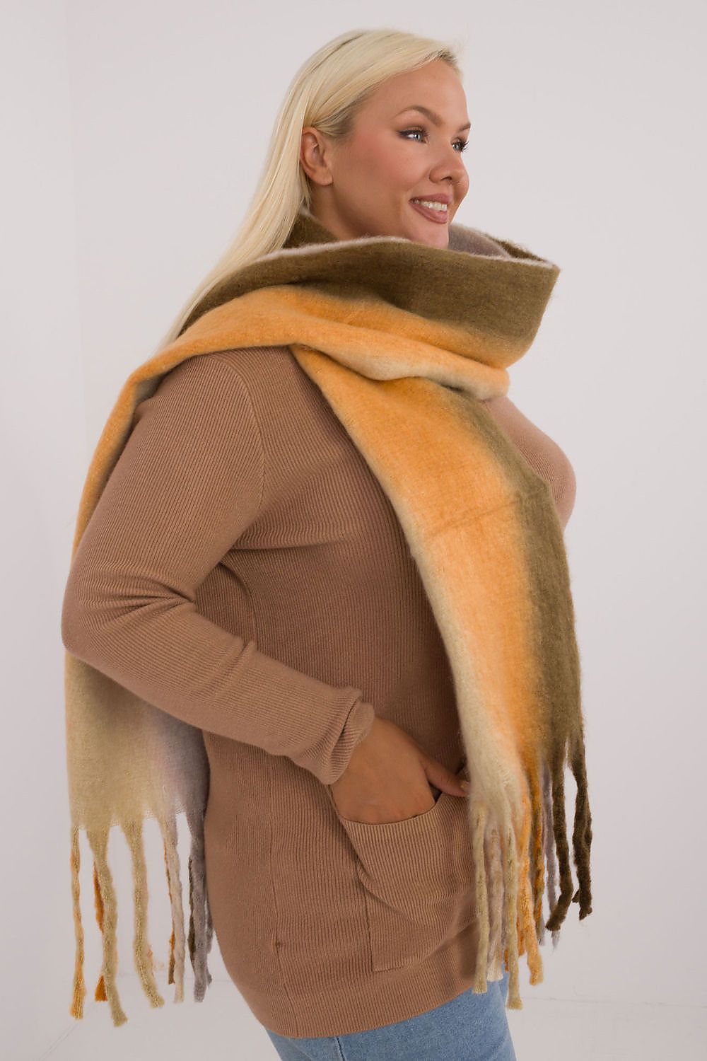  Šála  model 200283 AT 