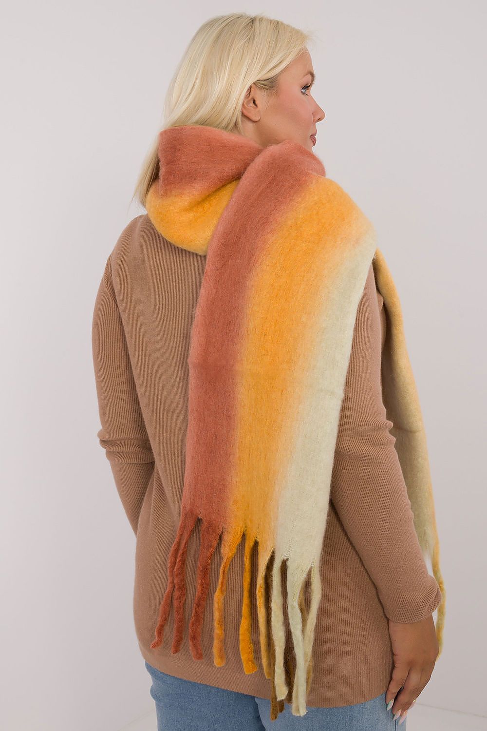  Šála  model 200284 AT 