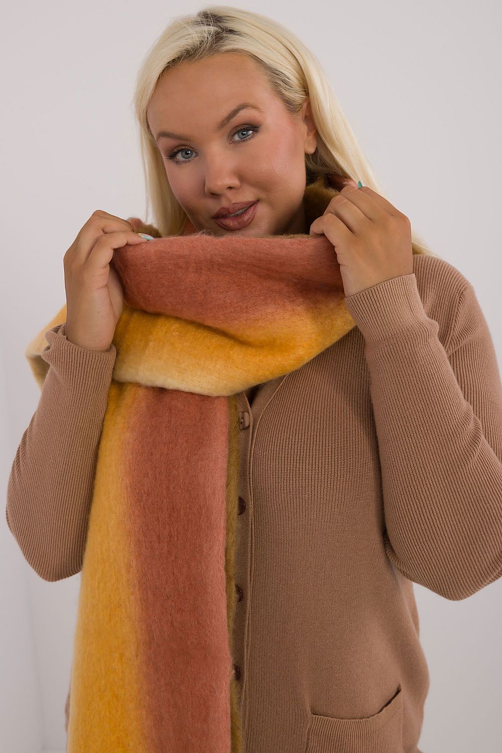  Šála  model 200284 AT 