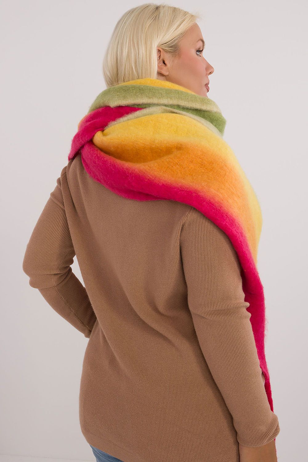  Šála  model 200285 AT 