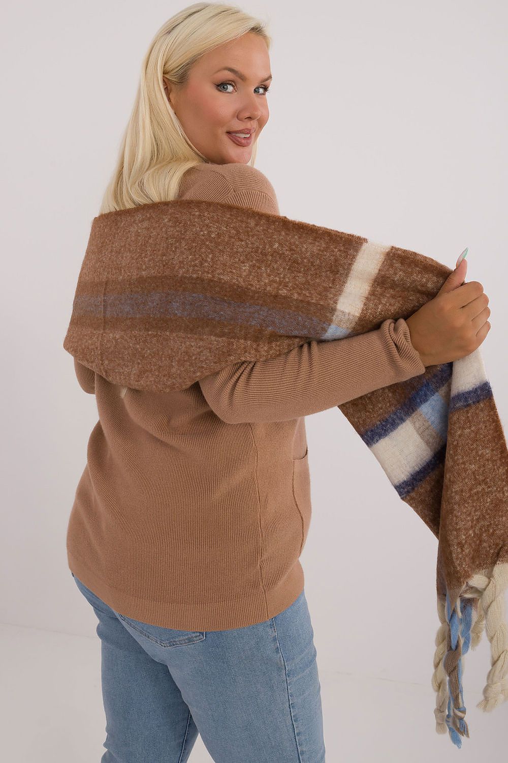  Šála  model 200286 AT 