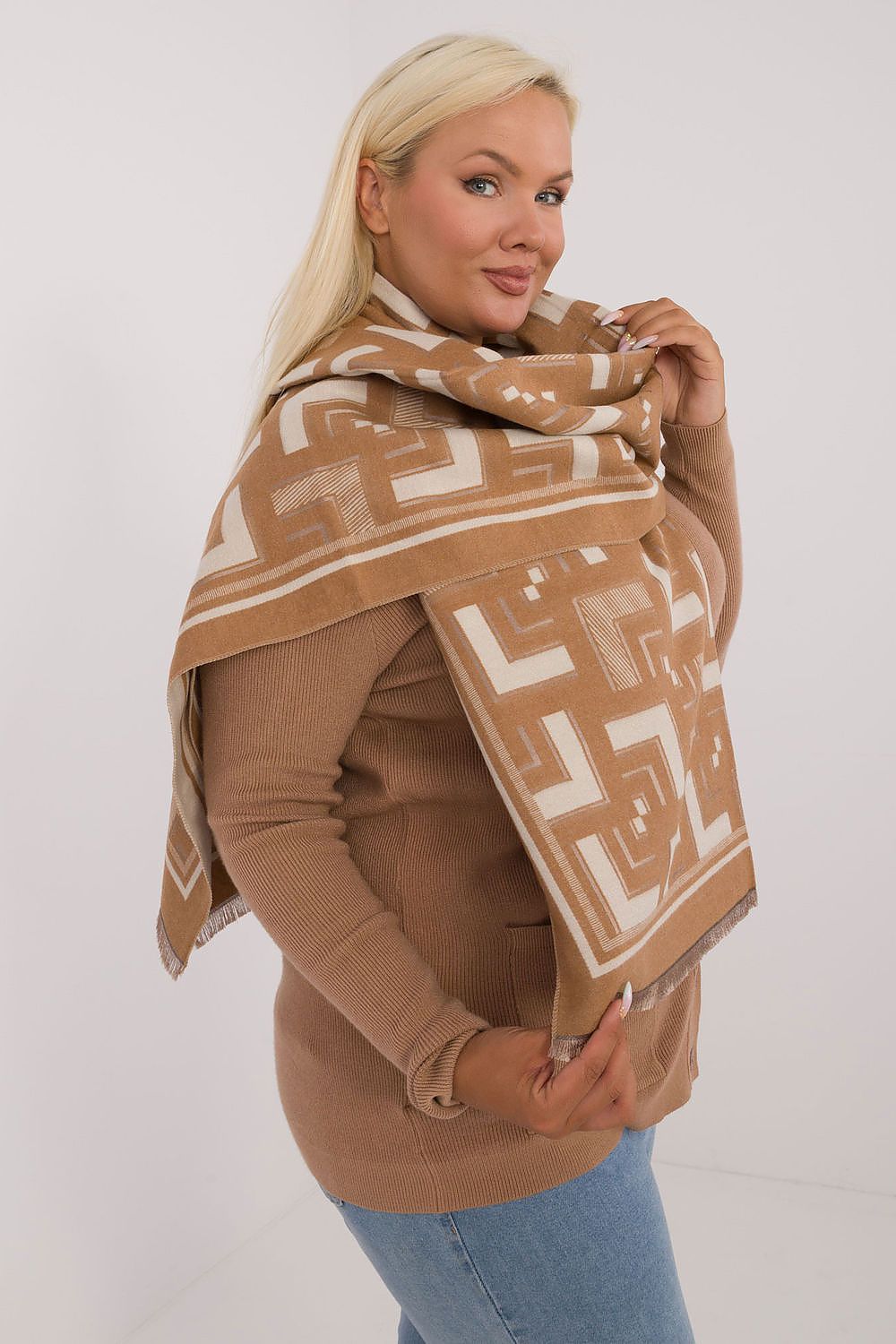  Šála  model 200539 AT 