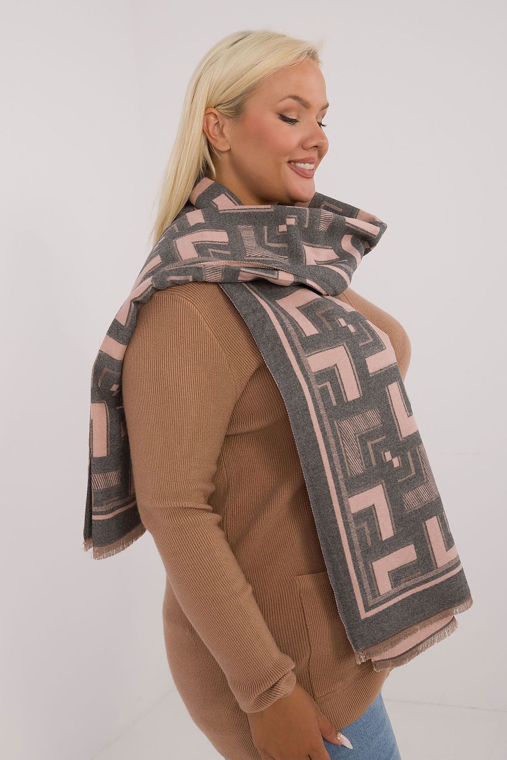  Šála  model 200540 AT 