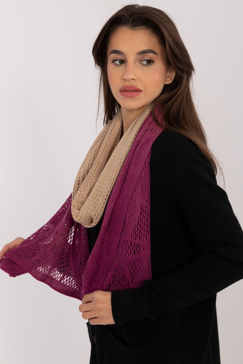  Šála  model 200857 AT 