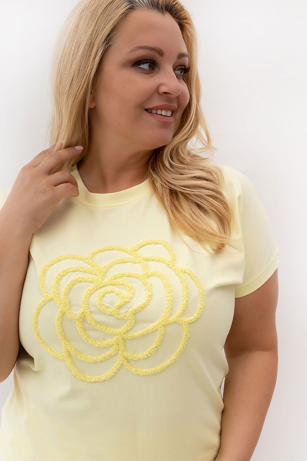  T-shirt plus size model 230449 Relevance 