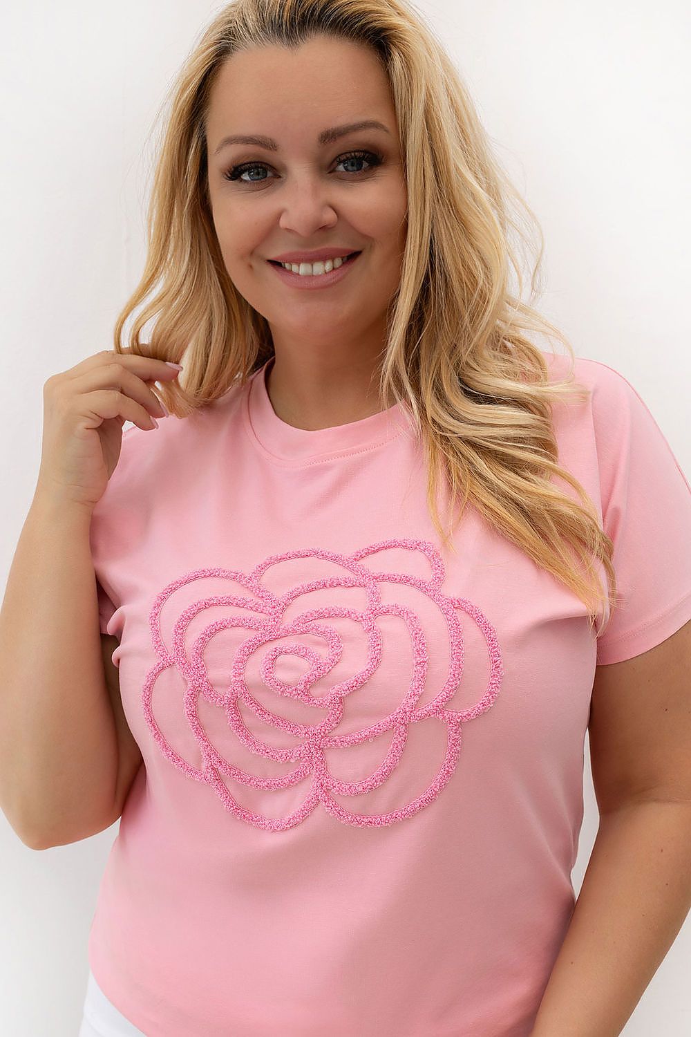  T-shirt plus size model 230450 Relevance 