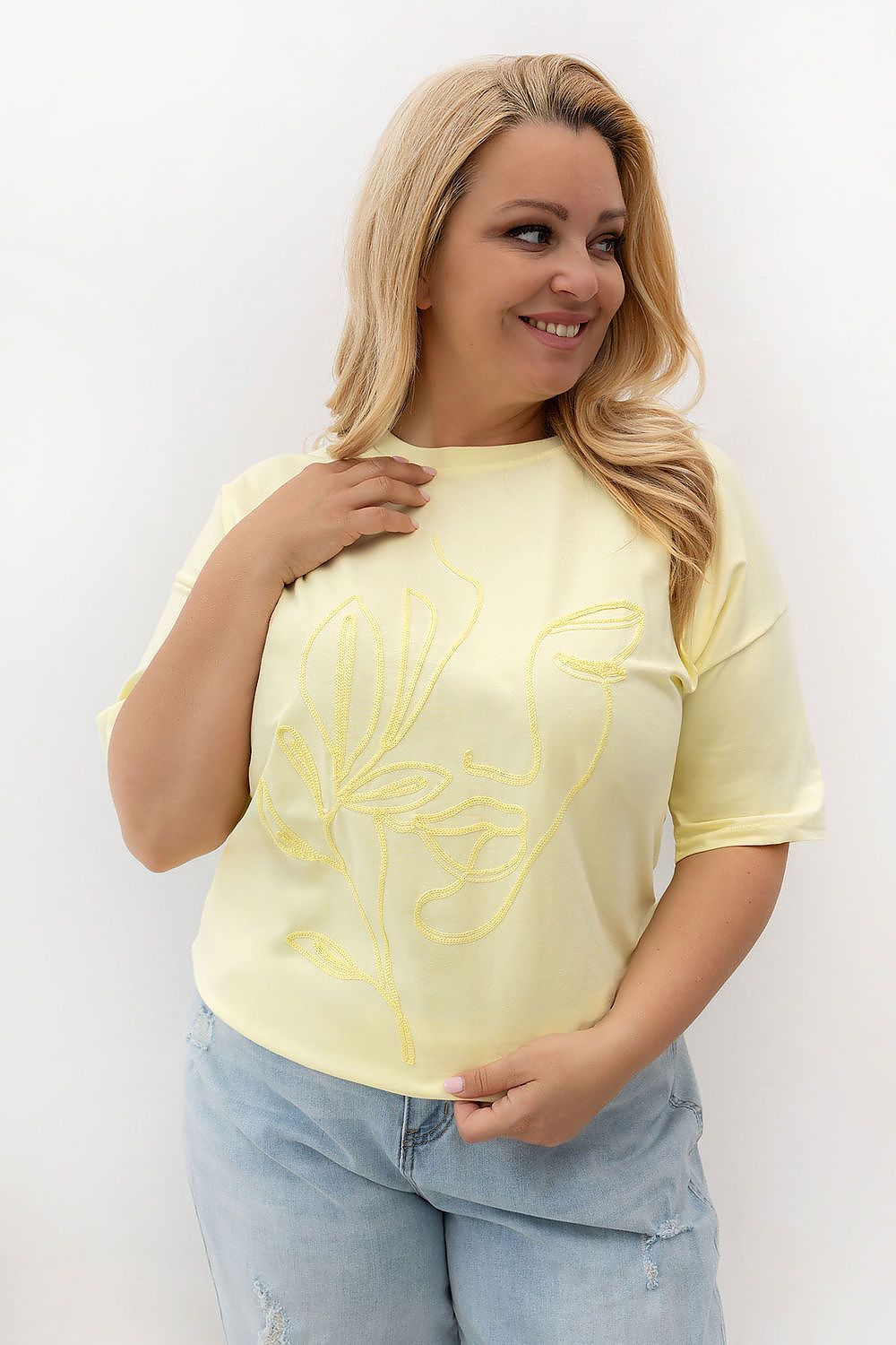  T-shirt plus size model 230452 Relevance 