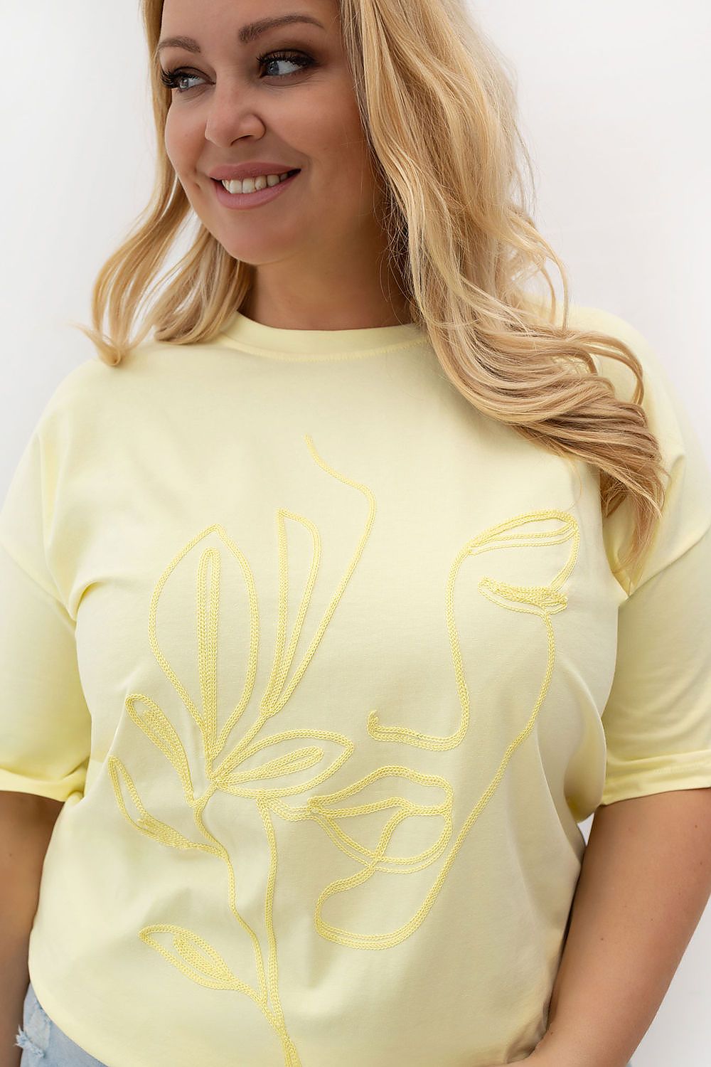  T-shirt plus size model 230452 Relevance 