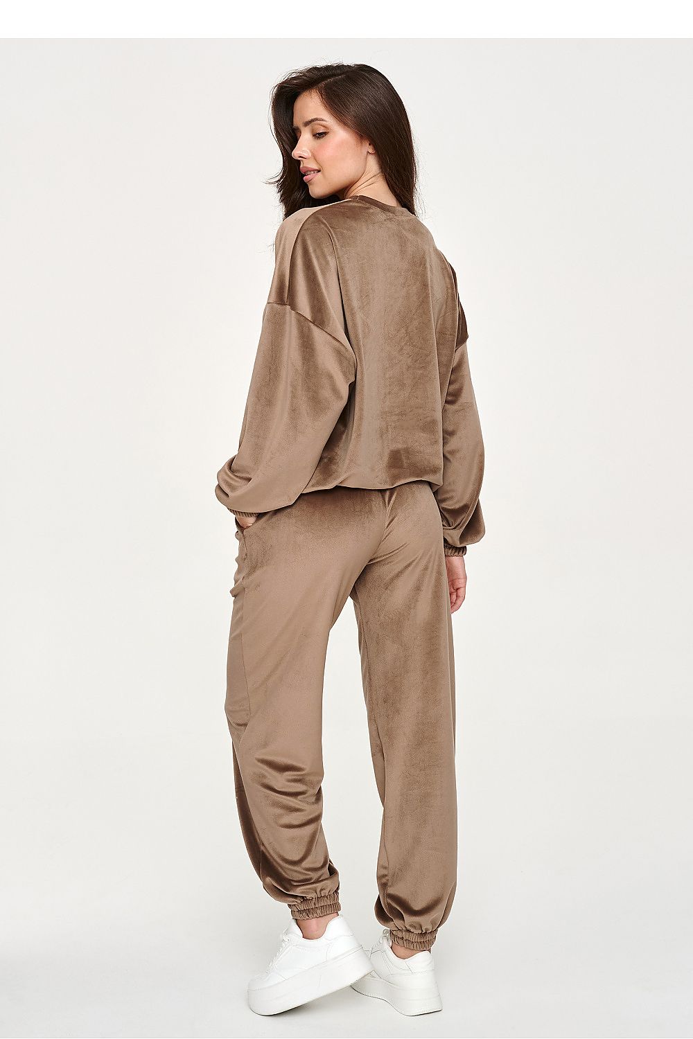  Sada model 230826 Makadamia 