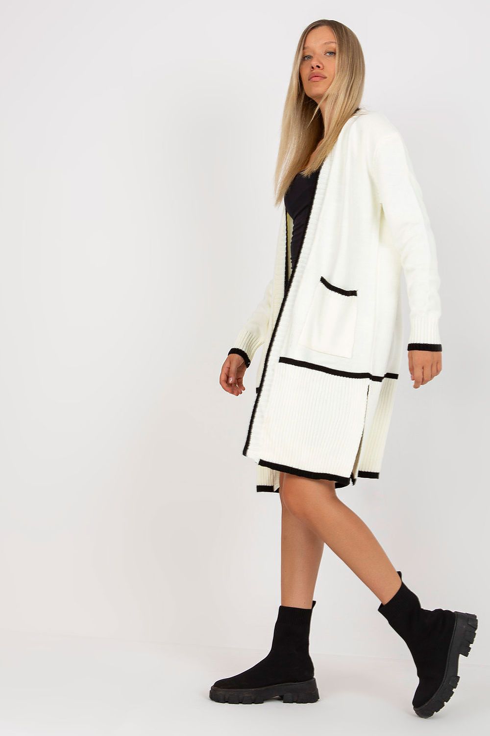  Svetr na zapínání  model 170766 Rue Paris 